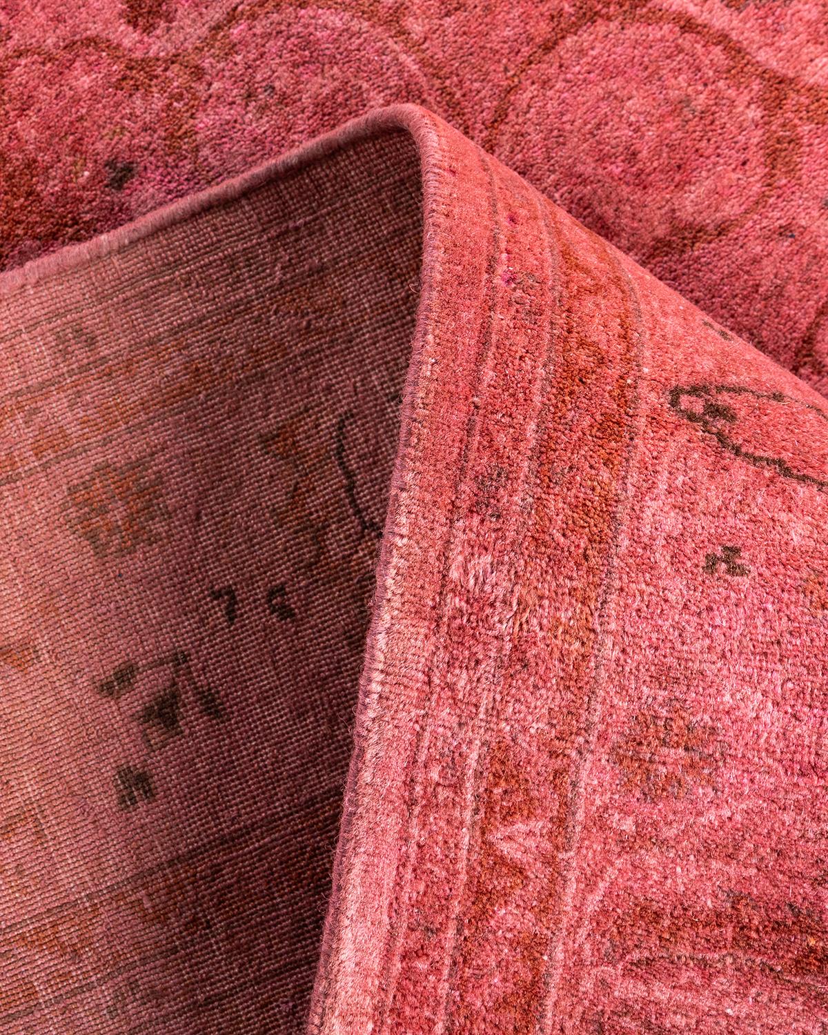 Alfombra contemporánea de lana teñida a mano de color rosa 4' 8