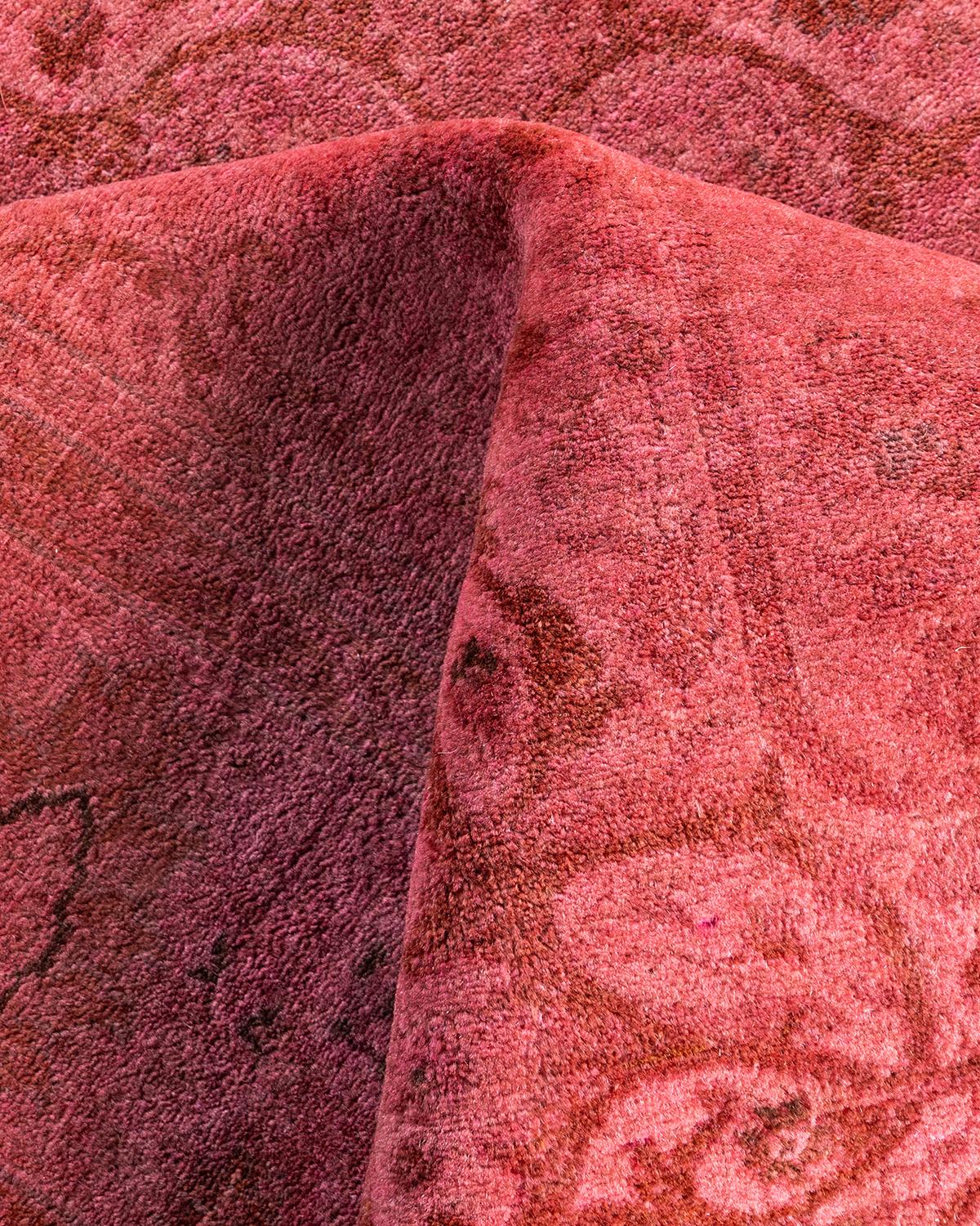 Alfombra contemporánea de lana teñida a mano de color rosa 4' 8