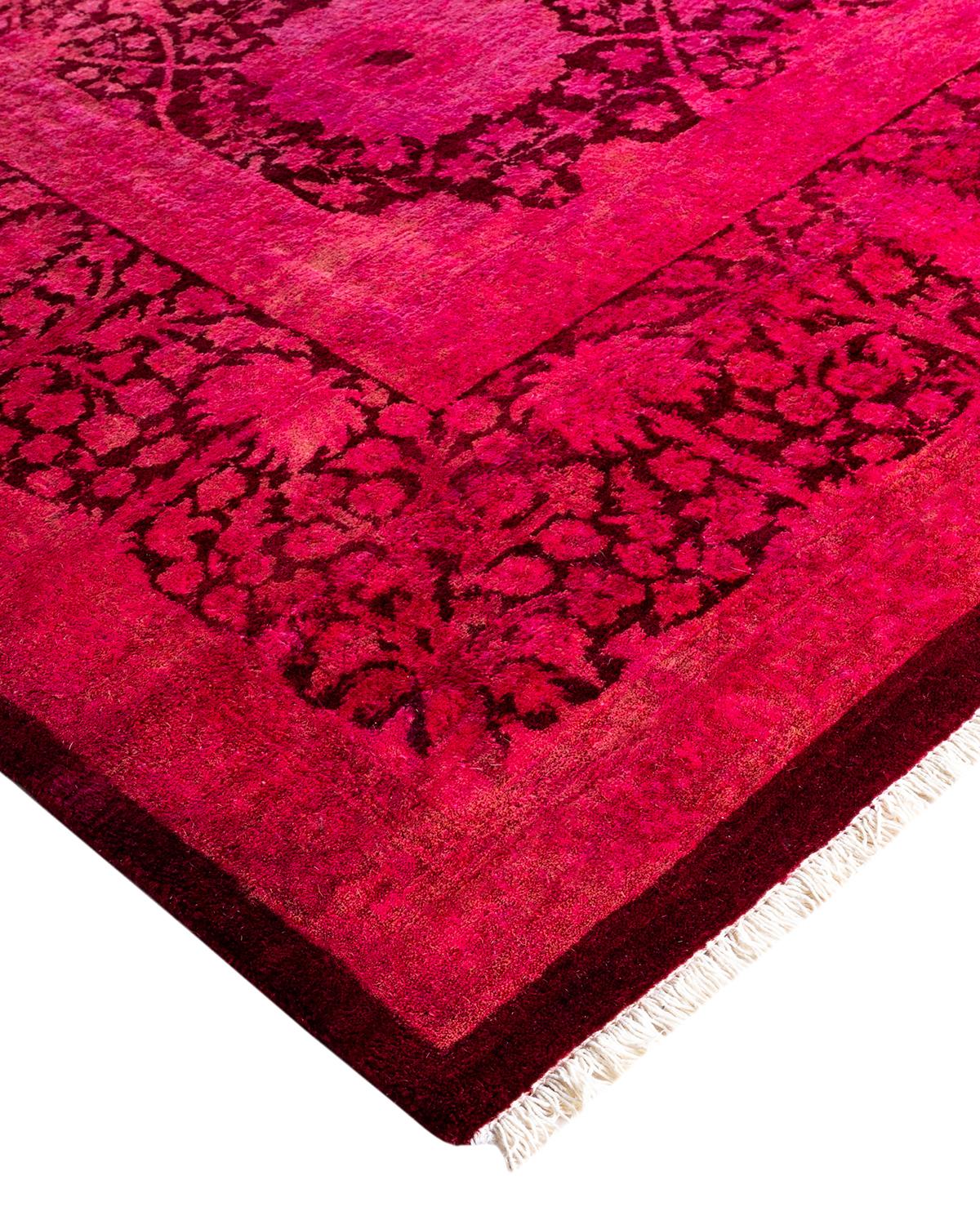 I tappeti Vibrance rappresentano il classico con un tocco di classe: motivi tradizionali sovratinti con colori brillanti. Ogni tappeto annodato a mano viene lavato con una tintura botanica 100% naturale che rivela le sfumature nascoste degli am