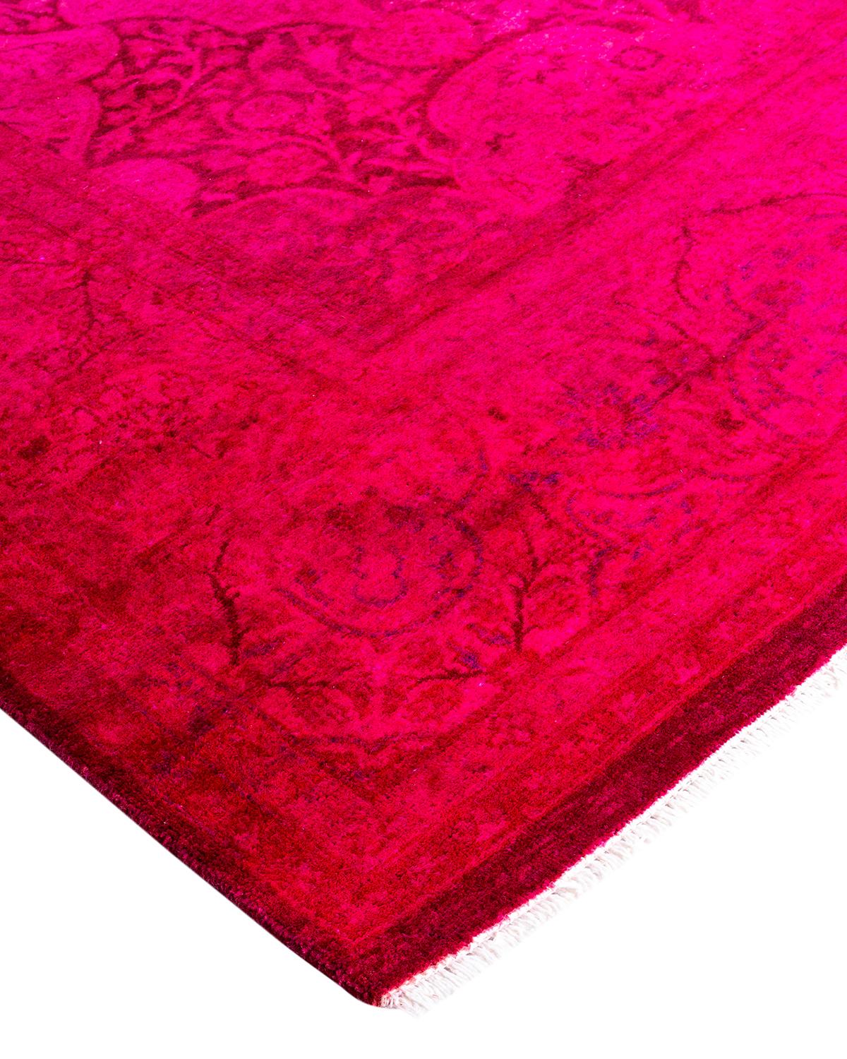 Vibrance-Teppiche sind der Inbegriff von Klassik mit Pfiff: traditionelle Muster in leuchtenden Farben gefärbt. Jeder handgeknüpfte Teppich wird mit einem 100 % natürlichen botanischen Farbstoff gewaschen, der verborgene Nuancen in den Mustern