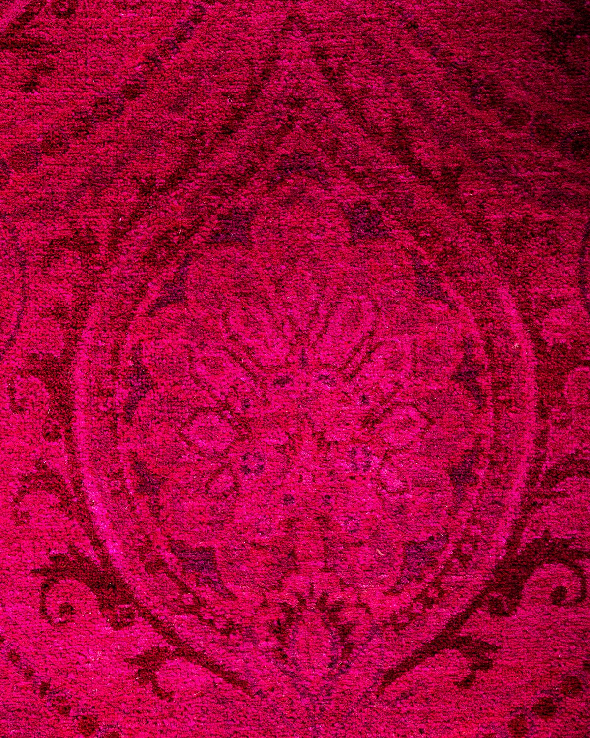 Alfombra contemporánea de lana teñida a mano de color rosa 6' 3