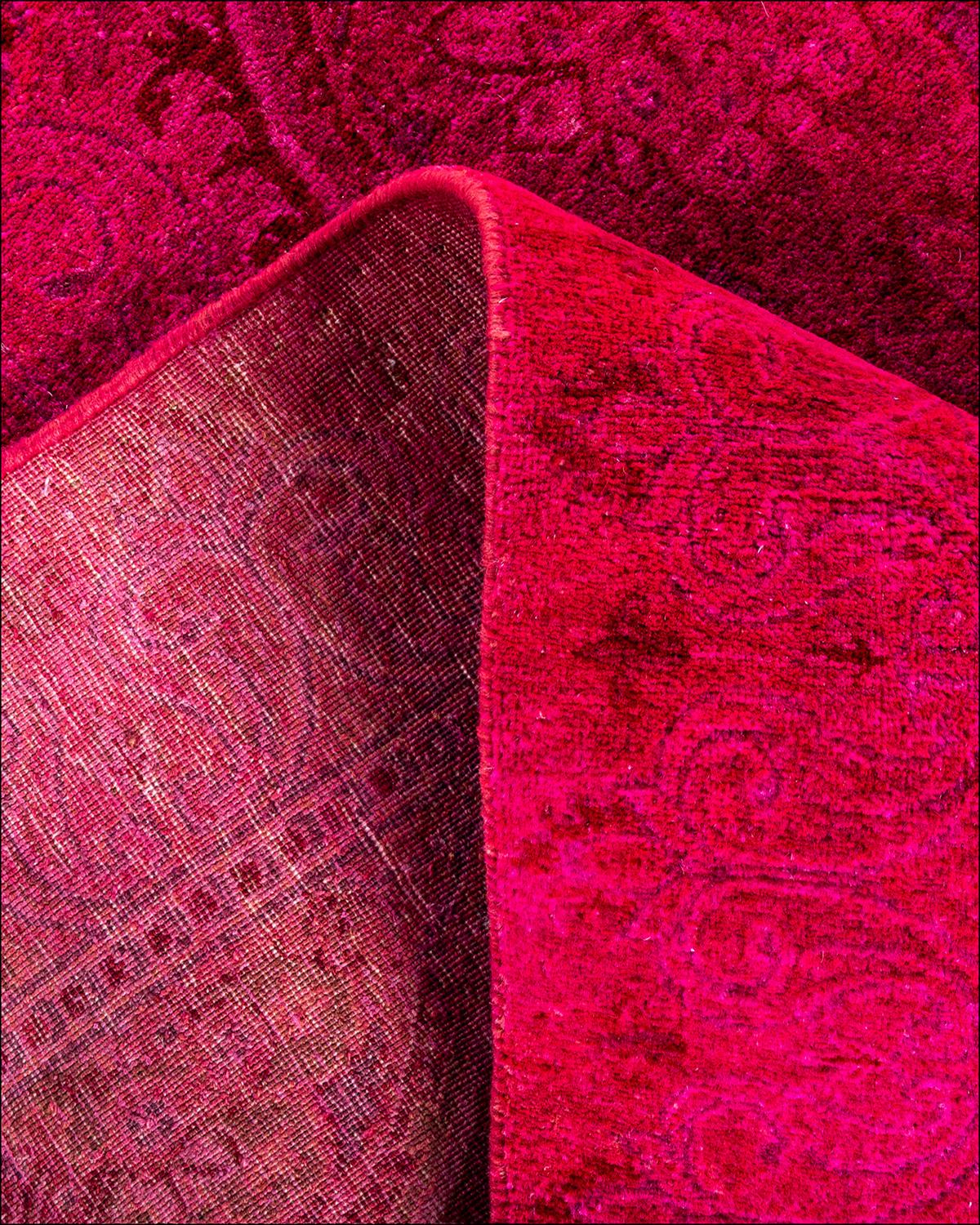 Alfombra contemporánea de lana teñida a mano de color rosa 6' 3