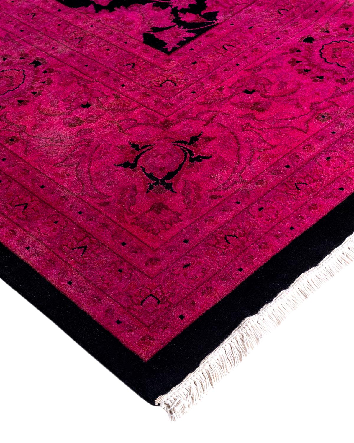 Vibrance-Teppiche sind der Inbegriff von Klassik mit Pfiff: traditionelle Muster in leuchtenden Farben gefärbt. Jeder handgeknüpfte Teppich wird mit einem 100 % natürlichen botanischen Farbstoff gewaschen, der verborgene Nuancen in den Mustern