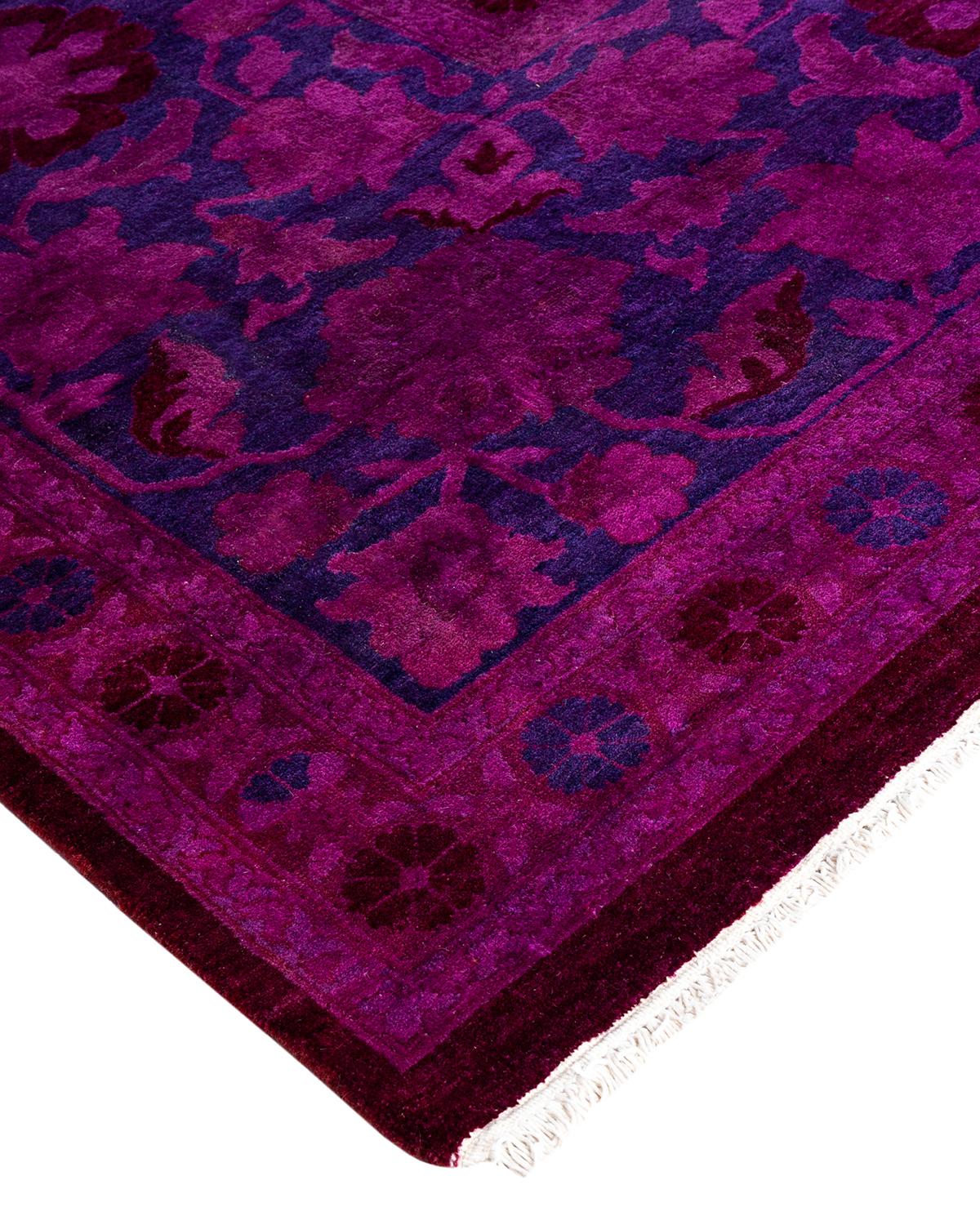 I tappeti Vibrance rappresentano il classico con un tocco di classe: motivi tradizionali sovratinti con colori brillanti. Ogni tappeto annodato a mano viene lavato con una tintura botanica 100% naturale che rivela le sfumature nascoste degli am