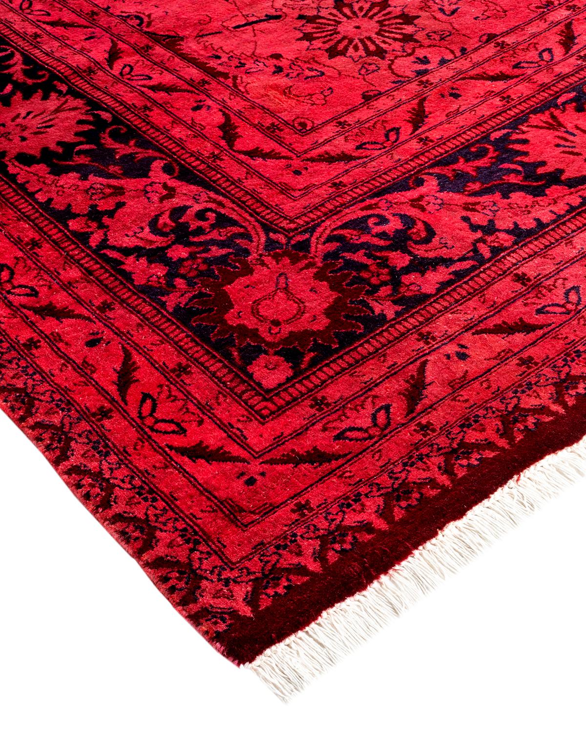 Les tapis Vibrance incarnent le classique avec une touche d'originalité : des motifs traditionnels surteints dans des couleurs éclatantes. Chaque tapis noué à la main est lavé dans une teinture botanique 100 % naturelle qui révèle les nuances