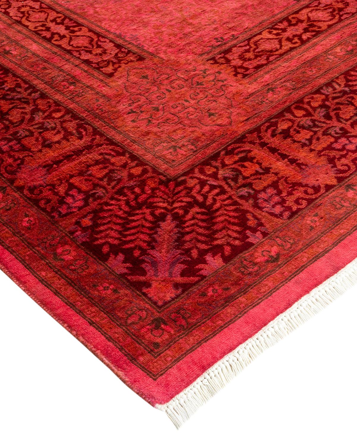 Vibrance-Teppiche sind der Inbegriff von Klassik mit Pfiff: traditionelle Muster in leuchtenden Farben gefärbt. Jeder handgeknüpfte Teppich wird mit einem 100% natürlichen botanischen Farbstoff gewaschen, der verborgene Nuancen in den Mustern