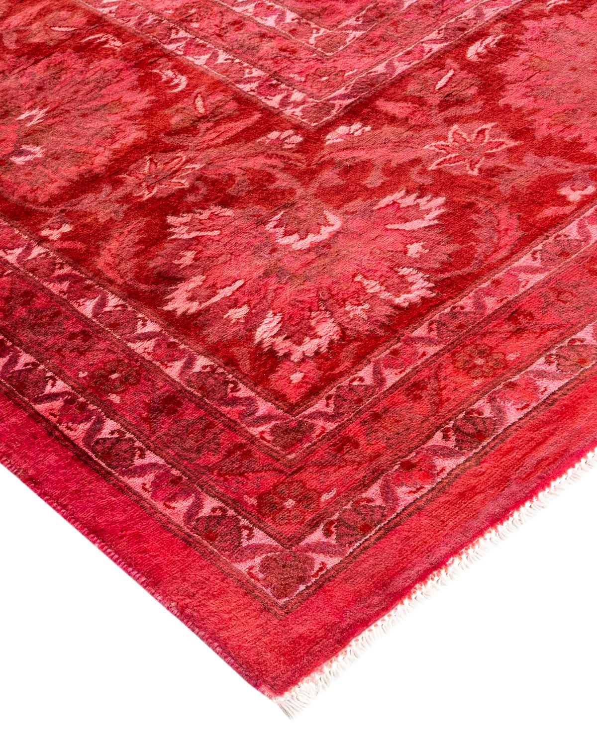 I tappeti Vibrance rappresentano il classico con un tocco di classe: motivi tradizionali sovratinti con colori brillanti. Ogni tappeto annodato a mano viene lavato con una tintura botanica naturale al 100% che rivela le sfumature nascoste nei