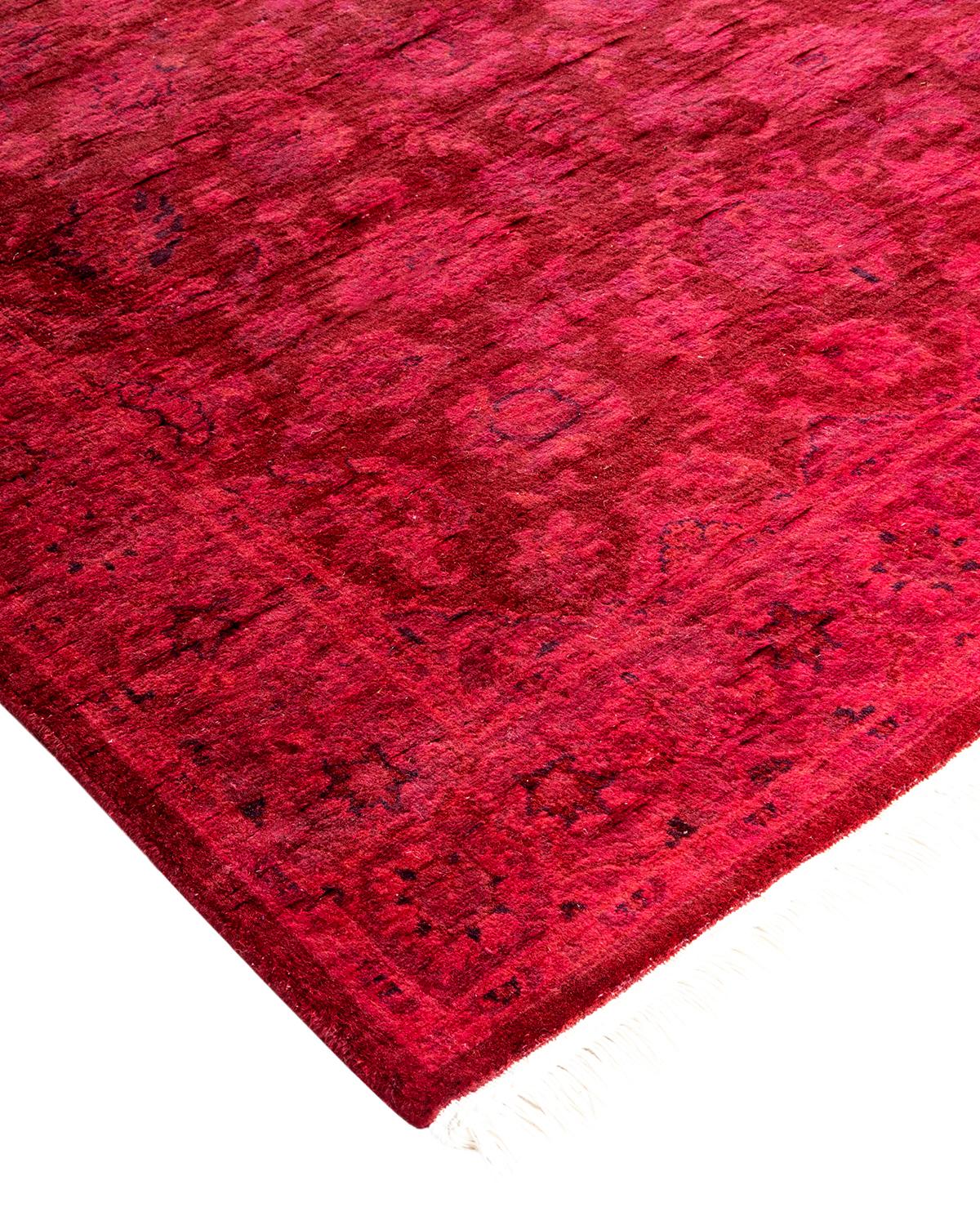 I tappeti Vibrance rappresentano il classico con un tocco di classe: motivi tradizionali sovratinti con colori brillanti. Ogni tappeto annodato a mano viene lavato con una tintura botanica naturale al 100% che rivela le sfumature nascoste nei