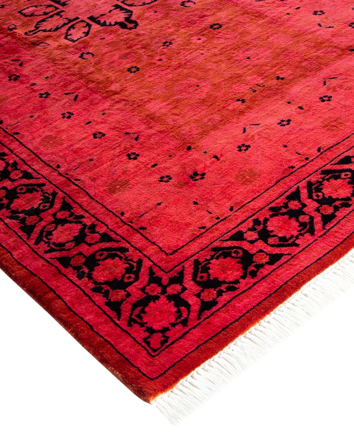 Les tapis Vibrance incarnent le classique avec une touche d'originalité : des motifs traditionnels surteints dans des couleurs éclatantes. Chaque tapis noué à la main est lavé dans une teinture botanique 100 % naturelle qui révèle les nuances