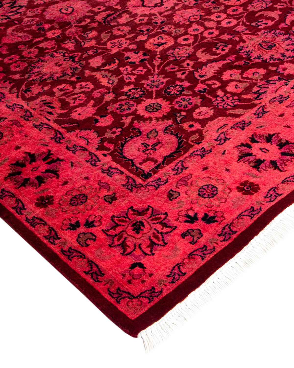 Les tapis Vibrance incarnent le classique avec une touche d'originalité : des motifs traditionnels surteints dans des couleurs éclatantes. Chaque tapis noué à la main est lavé dans une teinture botanique 100 % naturelle qui révèle les nuances