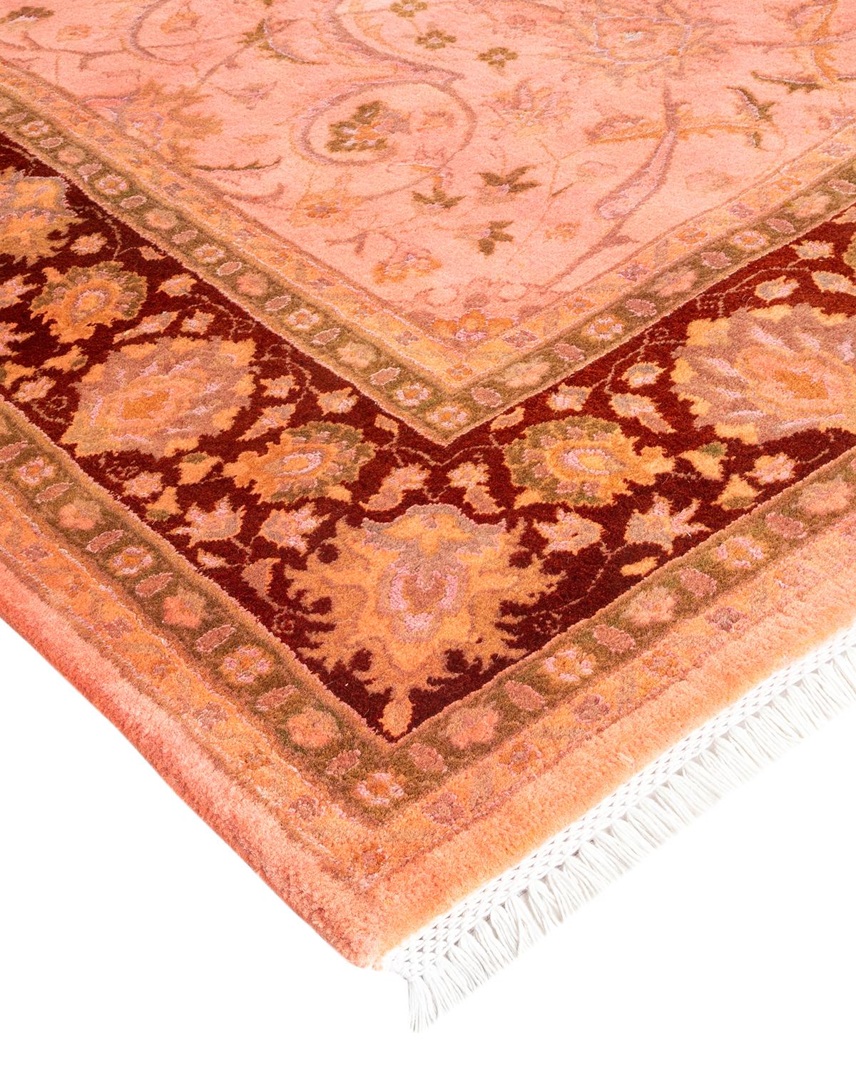 Les tapis Vibrance incarnent le classique avec une touche d'originalité : des motifs traditionnels surteints dans des couleurs éclatantes. Chaque tapis noué à la main est lavé dans une teinture botanique 100 % naturelle qui révèle les nuances