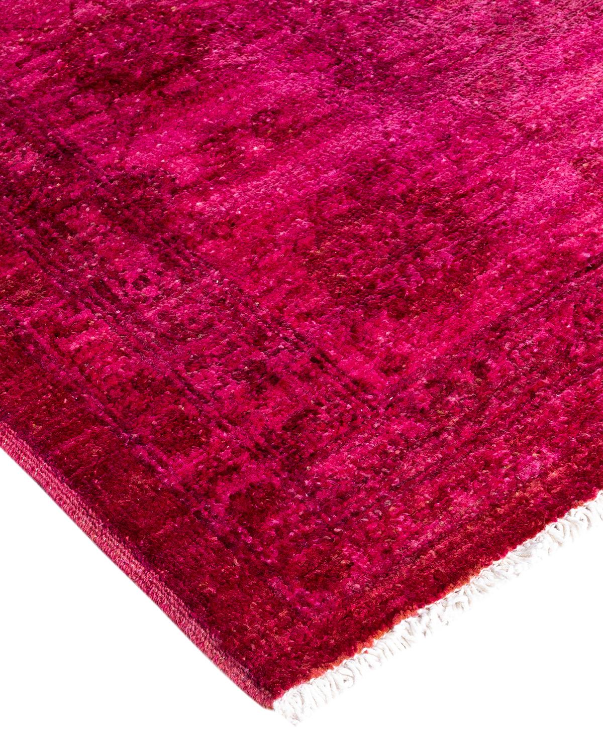 I tappeti Vibrance rappresentano il classico con un tocco di classe: motivi tradizionali sovratinti con colori brillanti. Ogni tappeto annodato a mano viene lavato con una tintura botanica 100% naturale che rivela le sfumature nascoste degli am