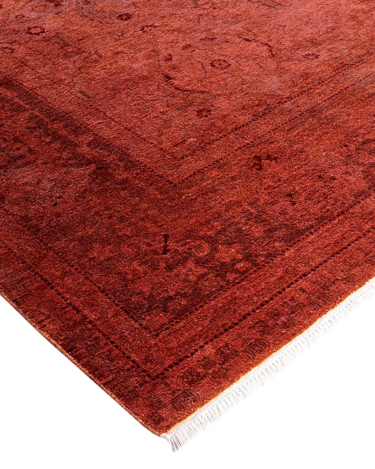 I tappeti Vibrance rappresentano il classico con un tocco di classe: motivi tradizionali sovratinti con colori brillanti. Ogni tappeto annodato a mano viene lavato con una tintura botanica 100% naturale che rivela le sfumature nascoste degli am