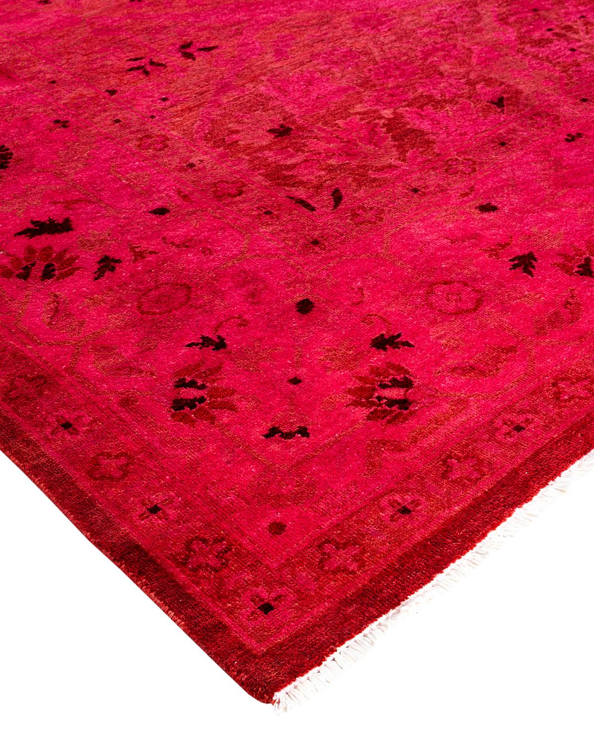 I tappeti Vibrance rappresentano il classico con un tocco di classe: motivi tradizionali sovratinti con colori brillanti. Ogni tappeto annodato a mano viene lavato con una tintura botanica 100% naturale che rivela le sfumature nascoste degli am