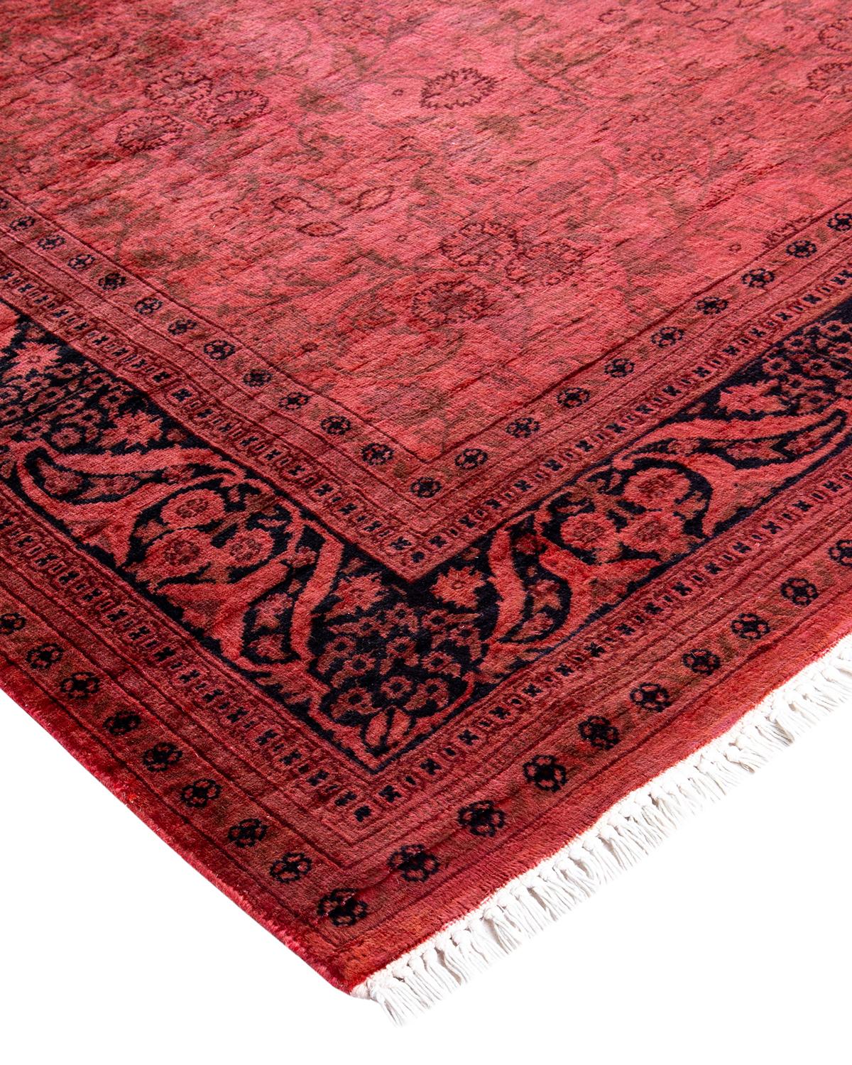 Les tapis Vibrance incarnent le classique avec une touche d'originalité : des motifs traditionnels surteints dans des couleurs éclatantes. Chaque tapis noué à la main est lavé dans une teinture botanique 100 % naturelle qui révèle les nuances