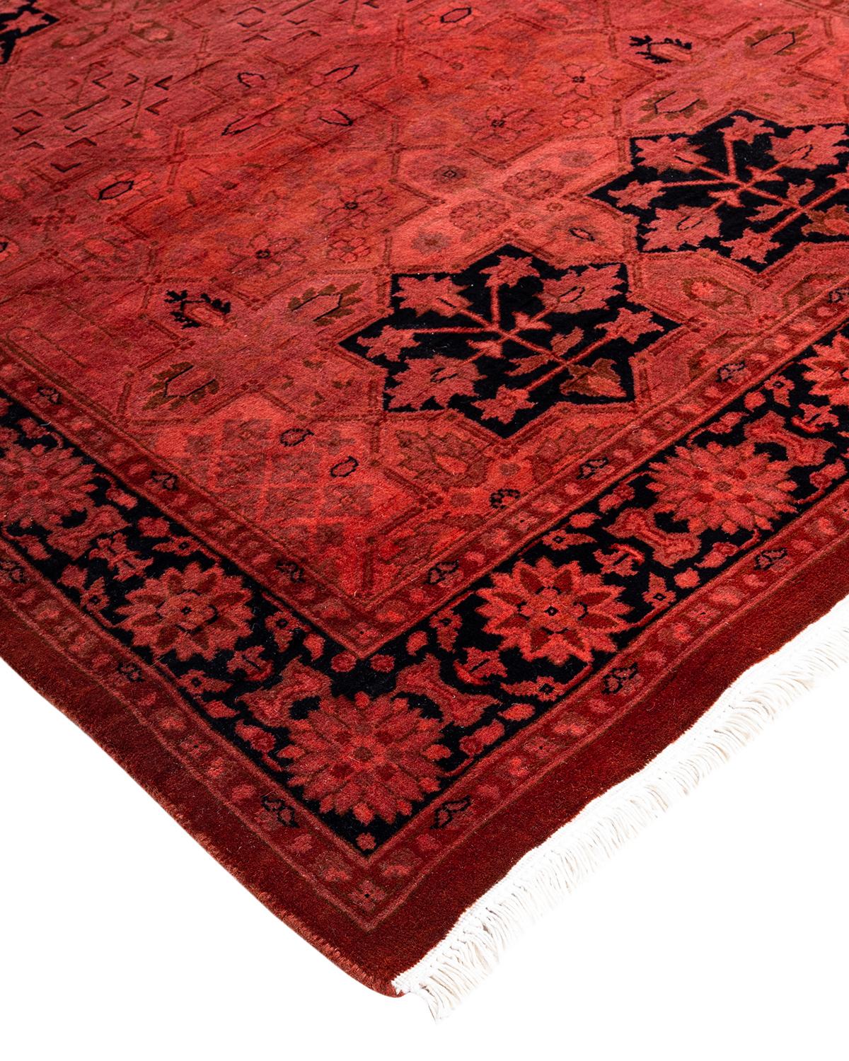 Les tapis Vibrance incarnent le classique avec une touche d'originalité : des motifs traditionnels surteints dans des couleurs éclatantes. Chaque tapis noué à la main est lavé dans une teinture botanique 100 % naturelle qui révèle les nuances