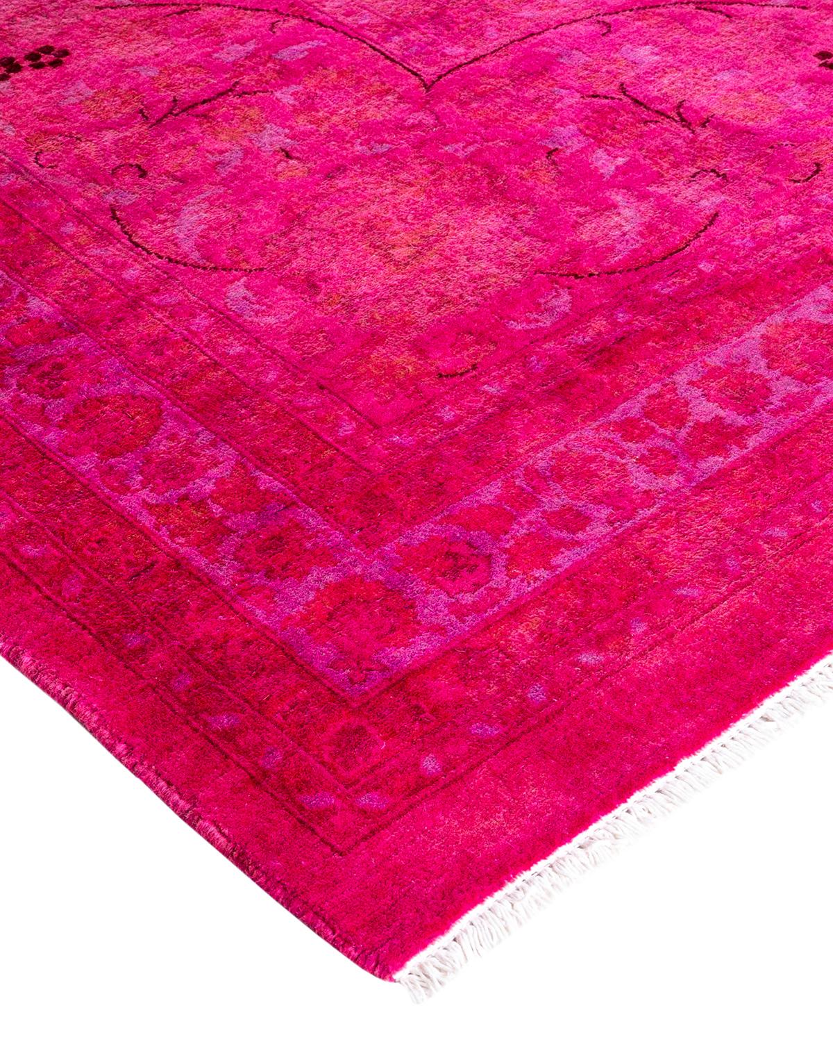 I tappeti Vibrance rappresentano il classico con un tocco di classe: motivi tradizionali sovratinti con colori brillanti. Ogni tappeto annodato a mano viene lavato con una tintura botanica 100% naturale che rivela le sfumature nascoste degli am
