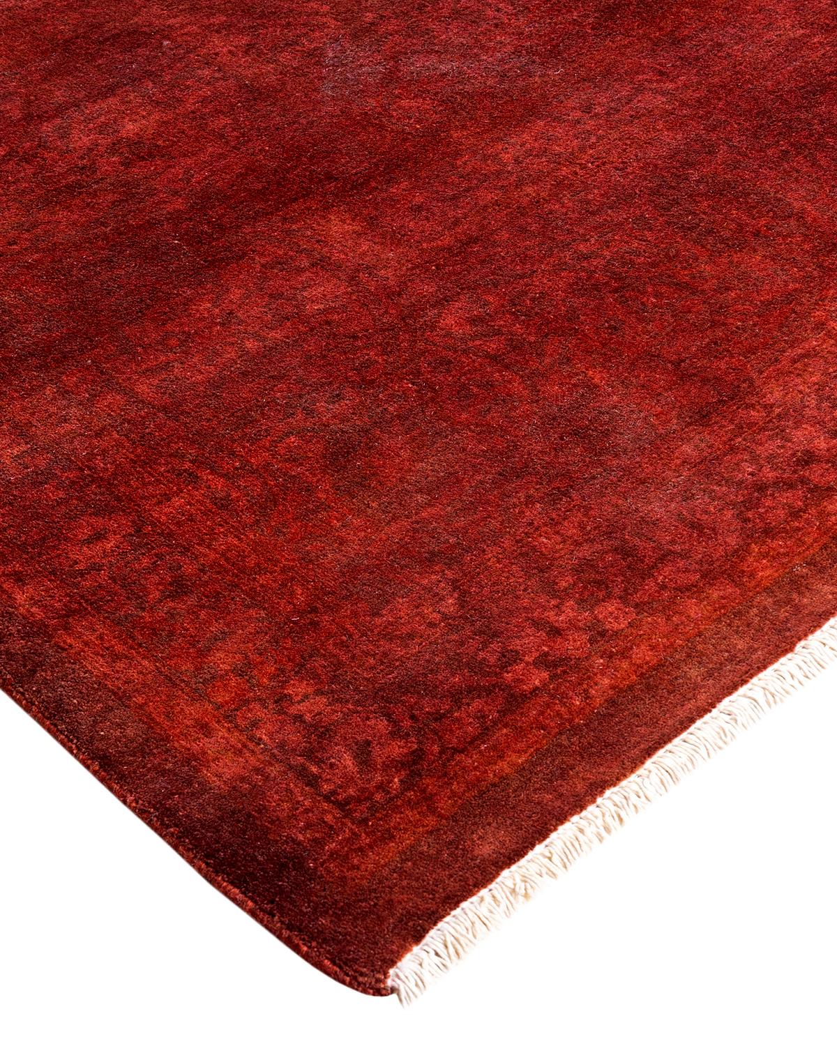 Las alfombras Vibrance son la personificación de lo clásico con un toque especial: motivos tradicionales teñidos de colores brillantes. Cada alfombra anudada a mano se lava con un tinte botánico 100% natural que revela matices ocultos en los