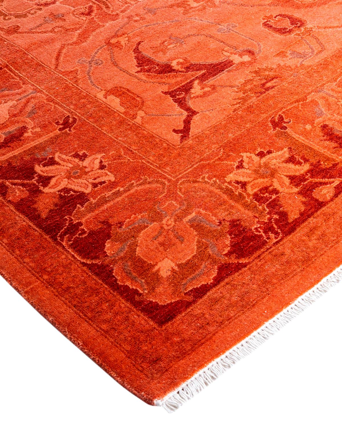 Las alfombras Vibrance son la personificación de lo clásico con un toque especial: motivos tradicionales teñidos de colores brillantes. Cada alfombra anudada a mano se lava con un tinte botánico 100% natural que revela matices ocultos en los