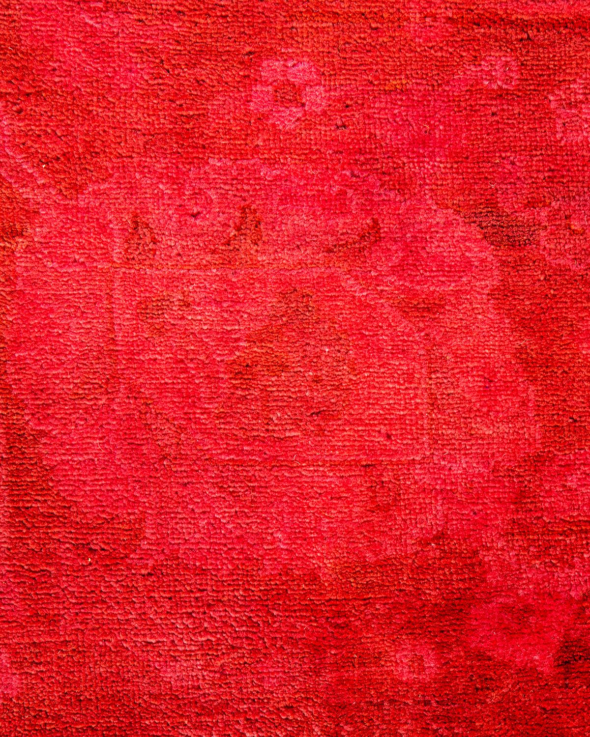 Pakistano Contemporary Overdyed Hand Knotted Wool Pink Area Rugs (Tappeto rosa in lana) in vendita