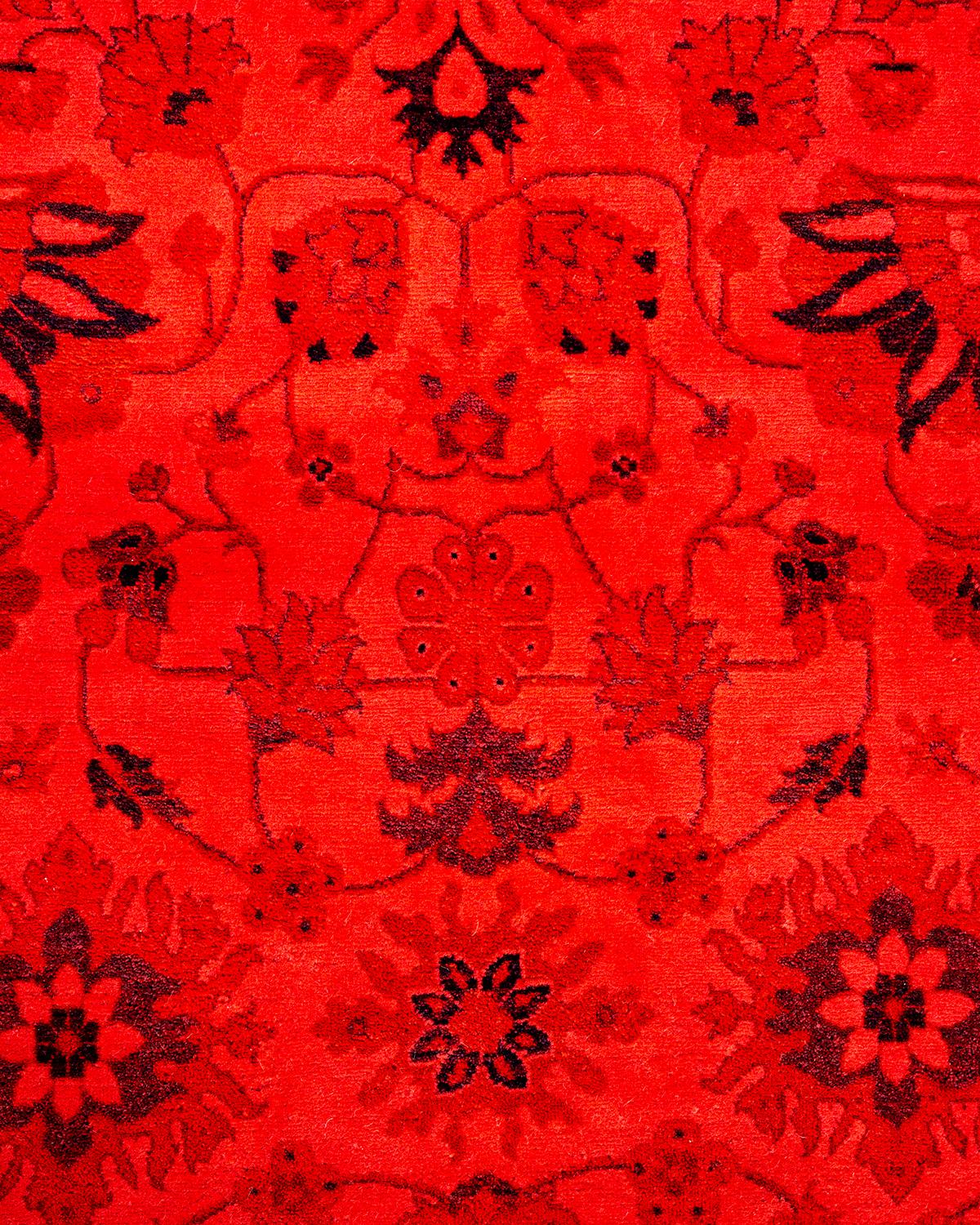Pakistano Contemporary Overdyed Hand Knotted Wool Pink Area Rugs (Tappeto rosa in lana) in vendita