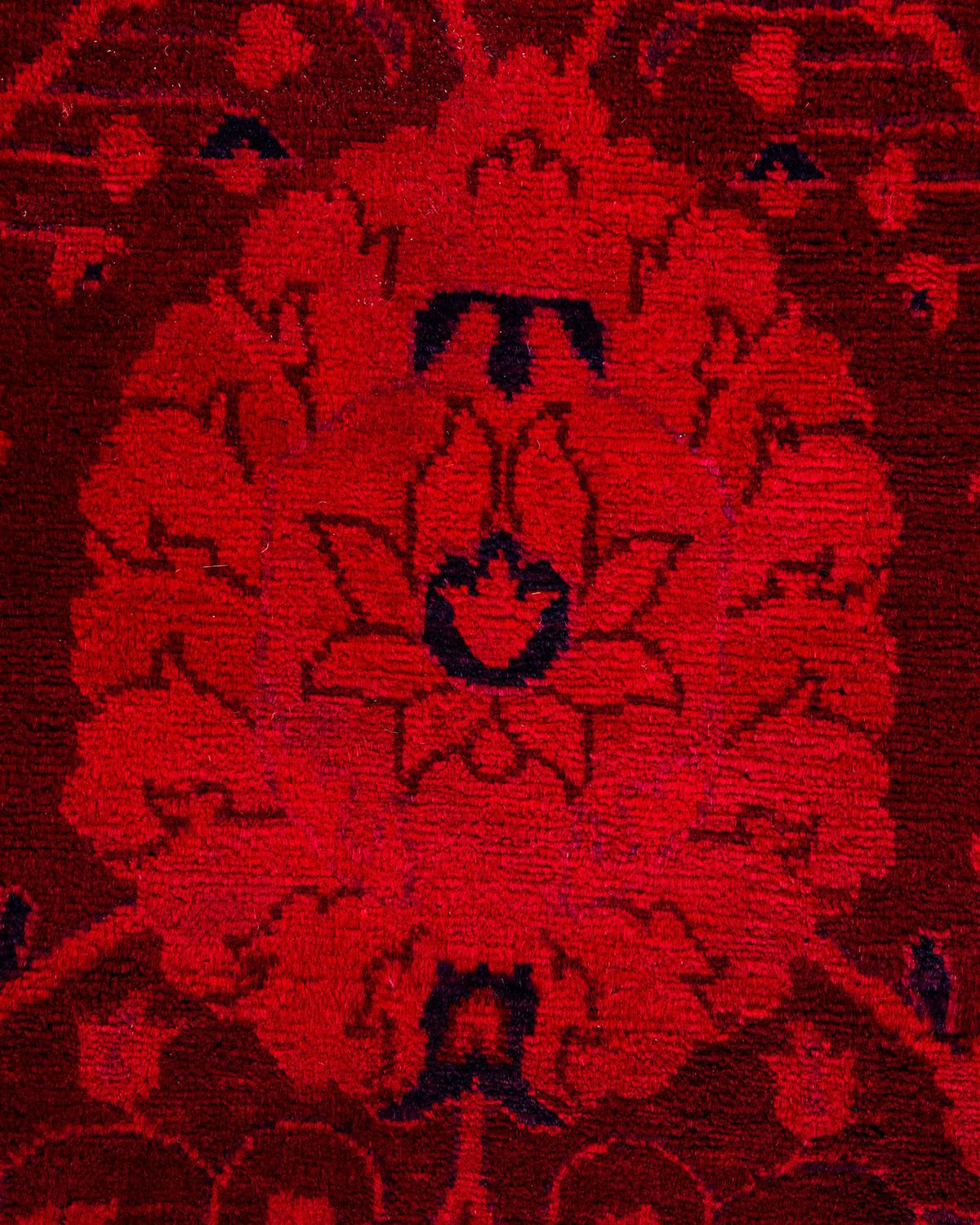 Pakistano Contemporary Overdyed Hand Knotted Wool Pink Area Rugs (Tappeto rosa in lana) in vendita