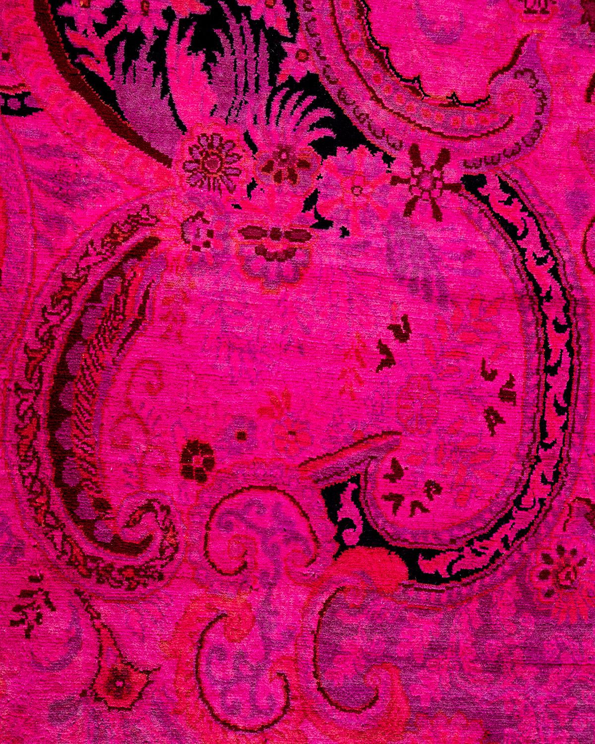 Pakistanais Tapis Contemporary en laine surteinte nouée à la main rose en vente