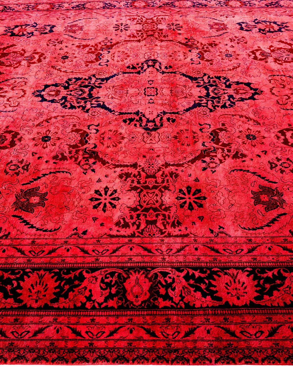 Tapis Contemporary en laine surteinte nouée à la main rose Neuf - En vente à Norwalk, CT
