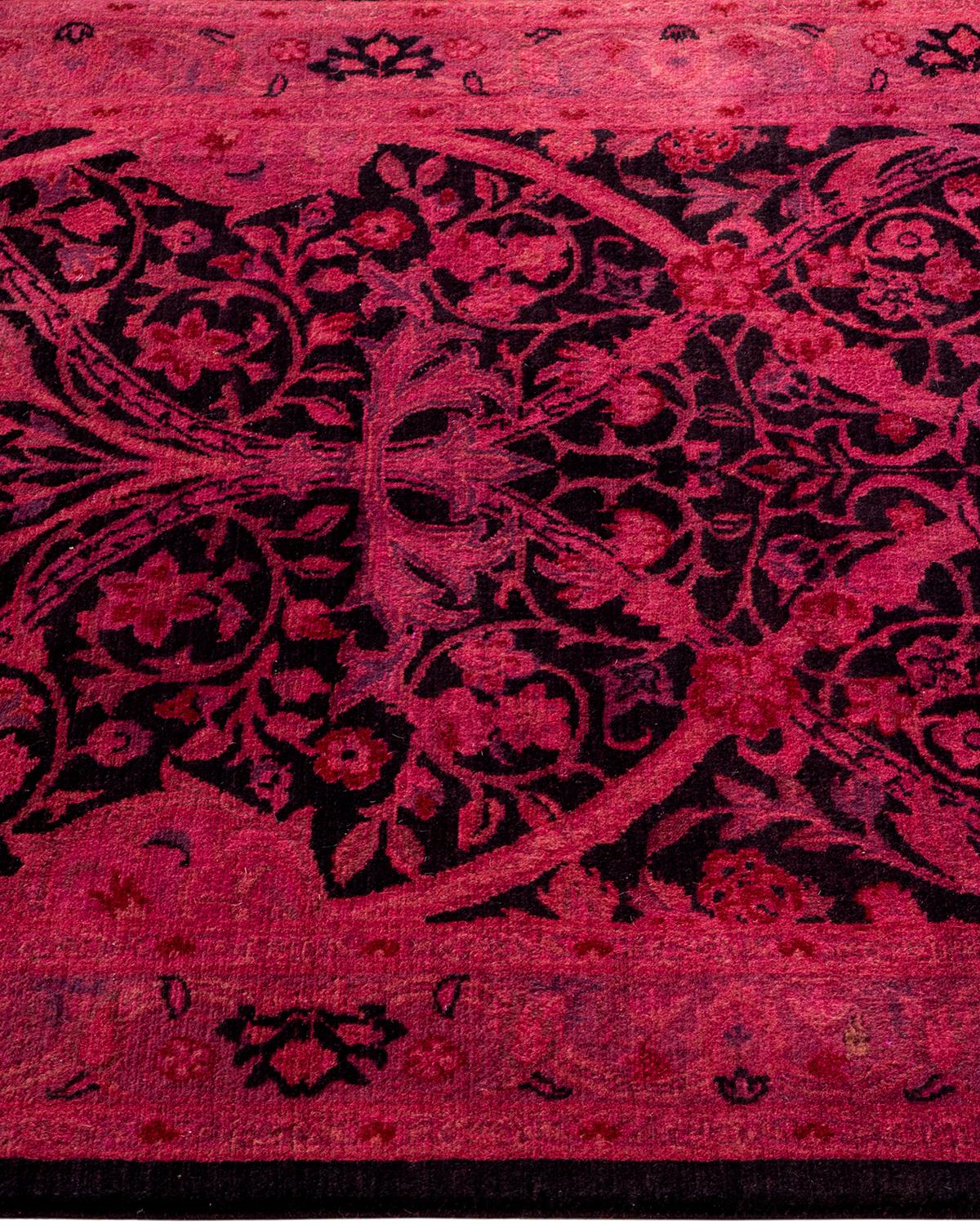 Tapis Contemporary en laine surteinte nouée à la main rose Neuf - En vente à Norwalk, CT