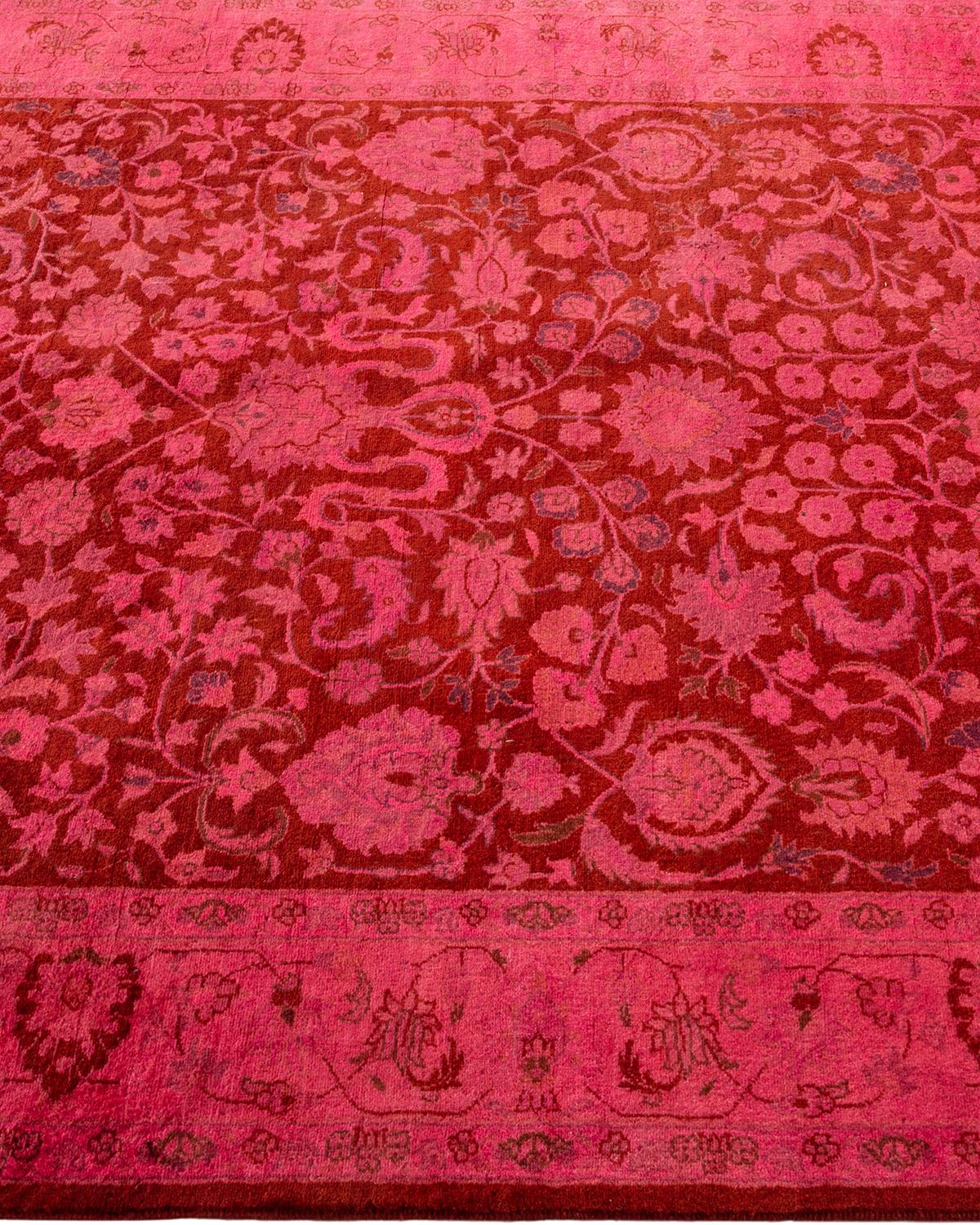 Tapis Contemporary en laine surteinte nouée à la main rose Neuf - En vente à Norwalk, CT