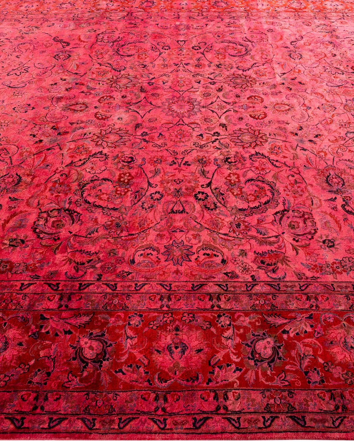 Tapis Contemporary en laine surteinte nouée à la main rose Neuf - En vente à Norwalk, CT