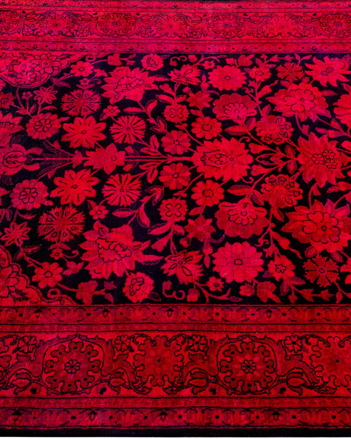 Tapis Contemporary en laine surteinte nouée à la main rose Neuf - En vente à Norwalk, CT