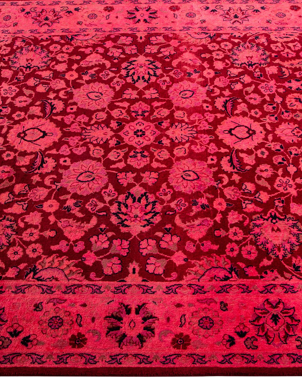 Tapis Contemporary en laine surteinte nouée à la main rose Neuf - En vente à Norwalk, CT
