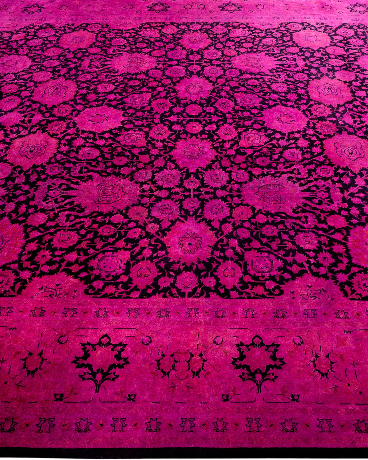 Tapis Contemporary en laine surteinte nouée à la main rose Neuf - En vente à Norwalk, CT