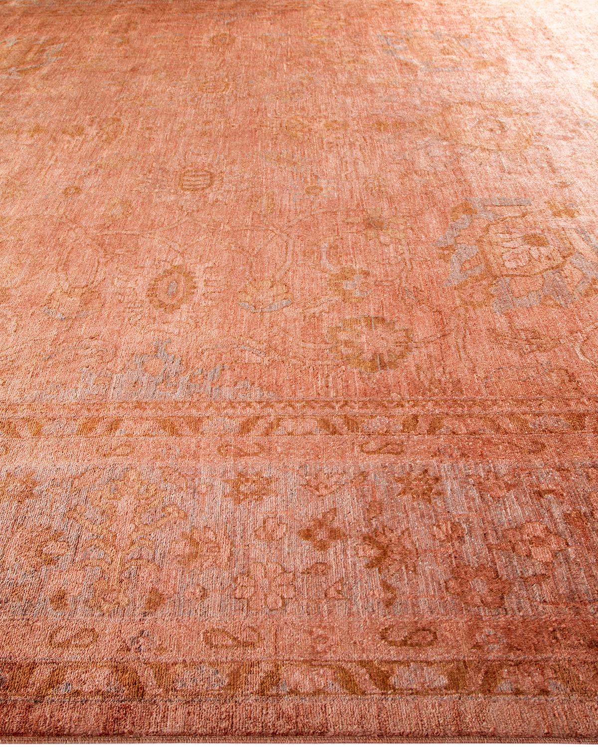 Tapis Contemporary en laine surteinte nouée à la main rose Neuf - En vente à Norwalk, CT