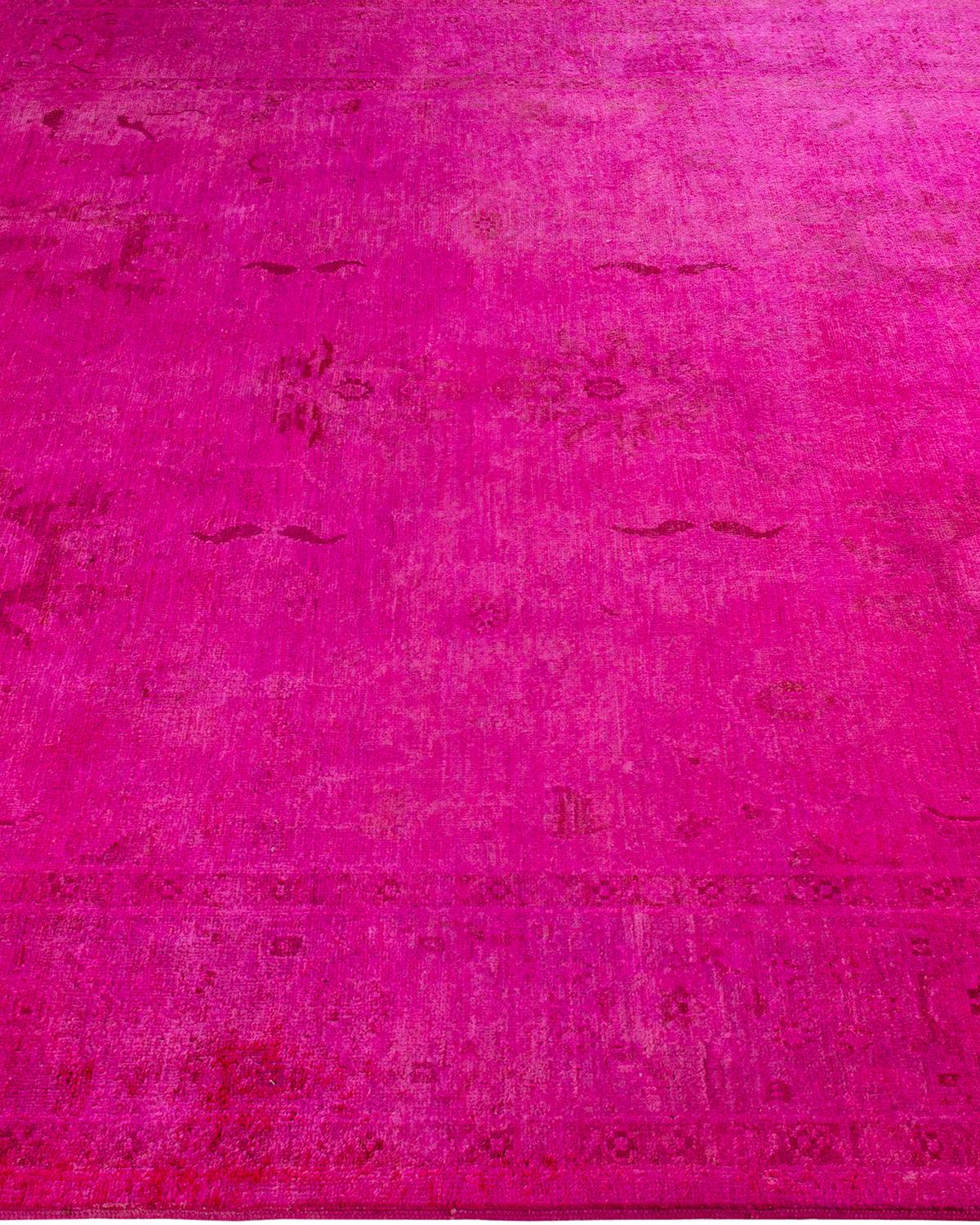 Tapis Contemporary en laine surteinte nouée à la main rose Neuf - En vente à Norwalk, CT
