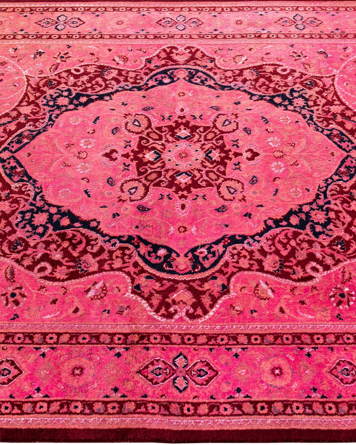 Tapis Contemporary en laine surteinte nouée à la main rose Neuf - En vente à Norwalk, CT
