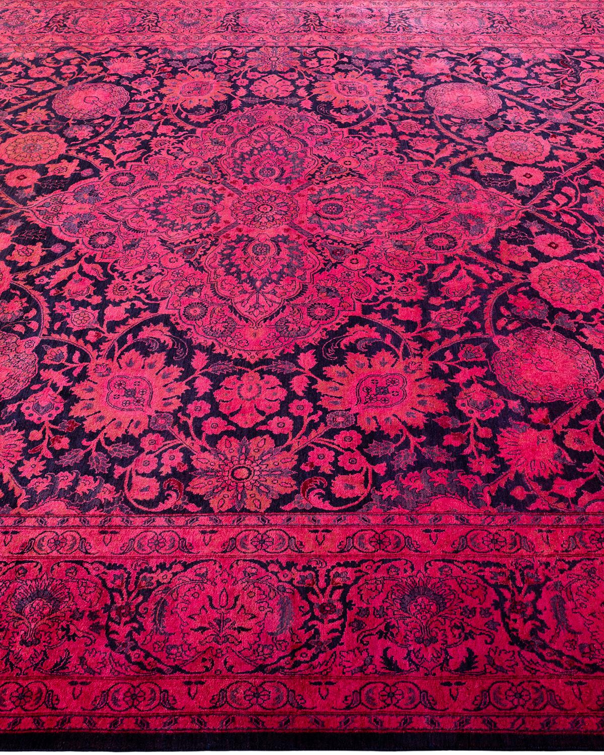 Tapis Contemporary en laine surteinte nouée à la main rose Neuf - En vente à Norwalk, CT