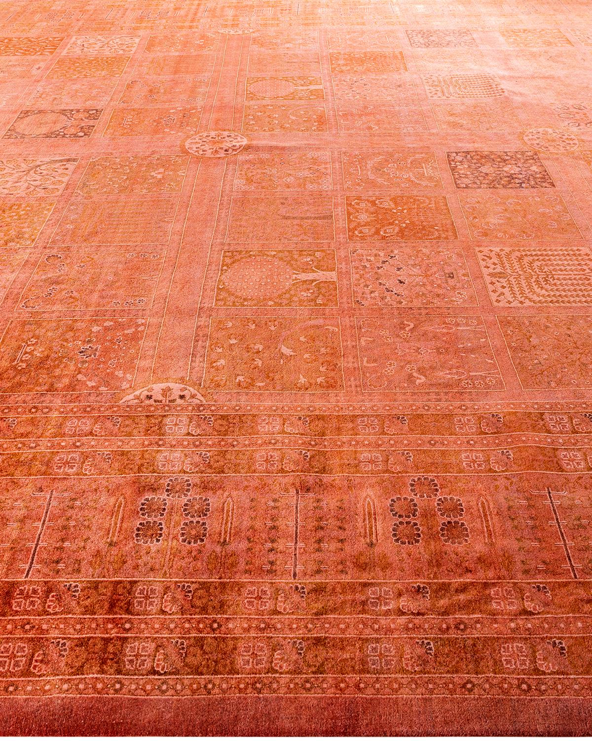 Tapis Contemporary en laine surteinte nouée à la main rose Neuf - En vente à Norwalk, CT