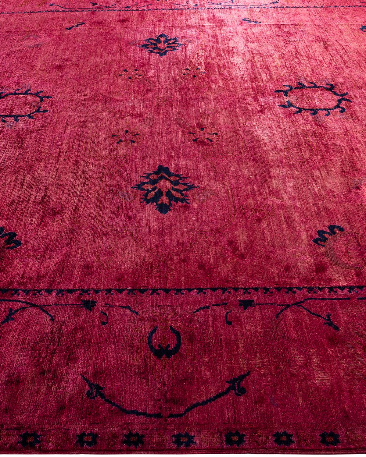 Tapis Contemporary en laine surteinte nouée à la main rose Neuf - En vente à Norwalk, CT