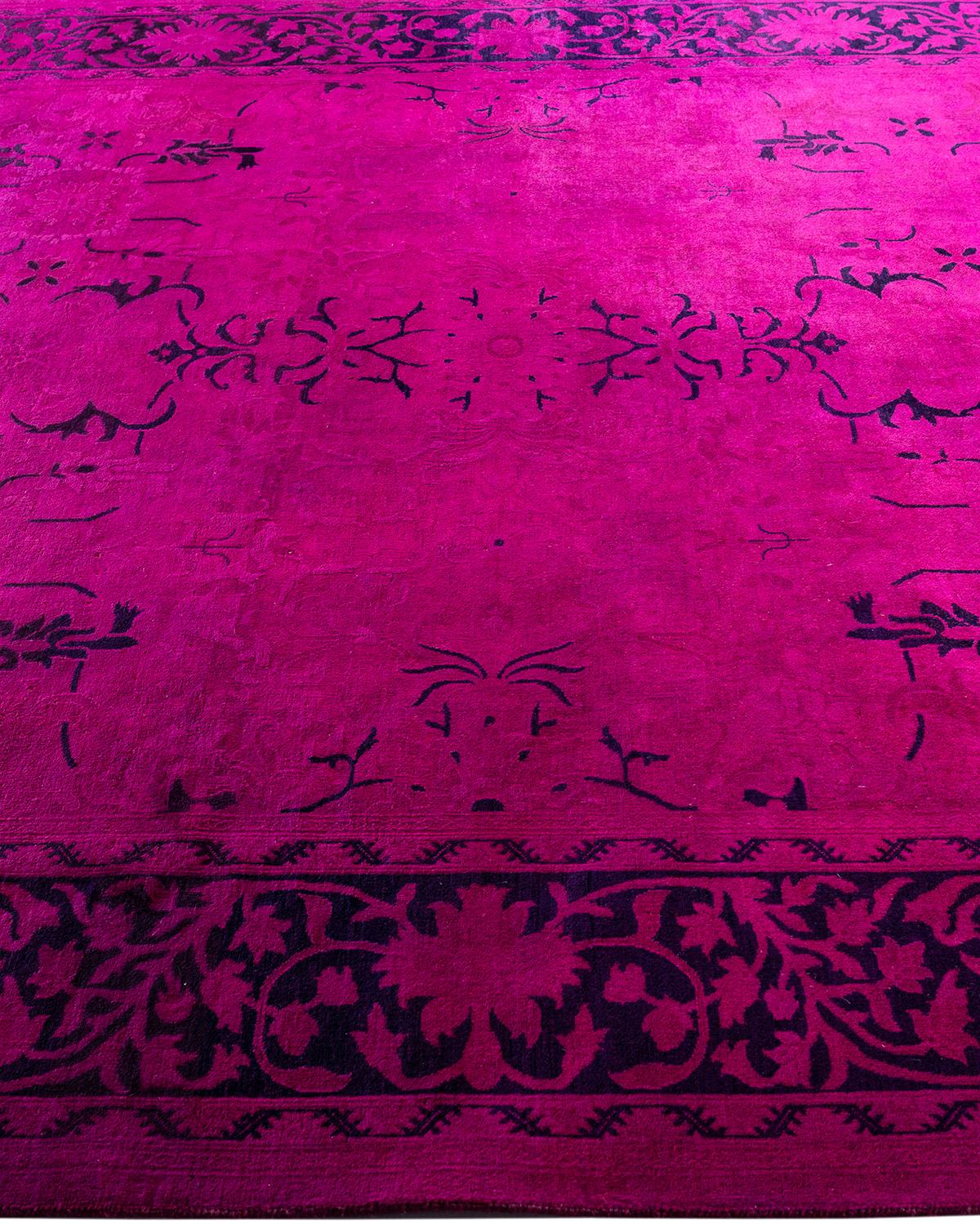 Tapis Contemporary en laine surteinte nouée à la main rose Neuf - En vente à Norwalk, CT