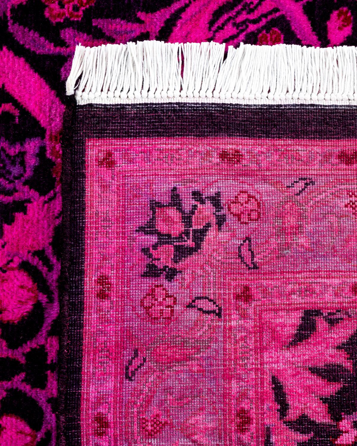 XXIe siècle et contemporain Tapis Contemporary en laine surteinte nouée à la main rose en vente