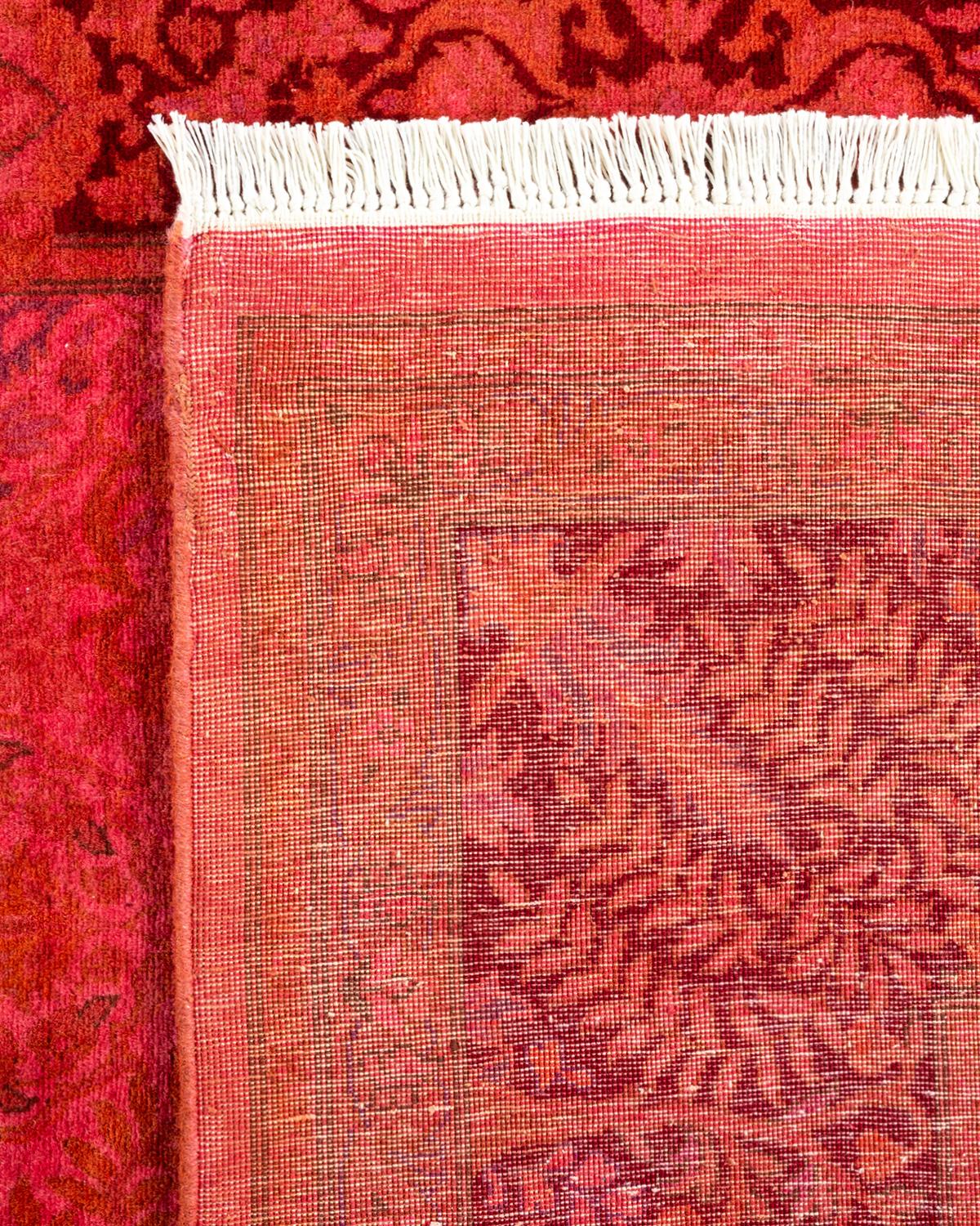 Contemporary Overdyed Hand Knotted Wool Pink Area Rug (21. Jahrhundert und zeitgenössisch) im Angebot
