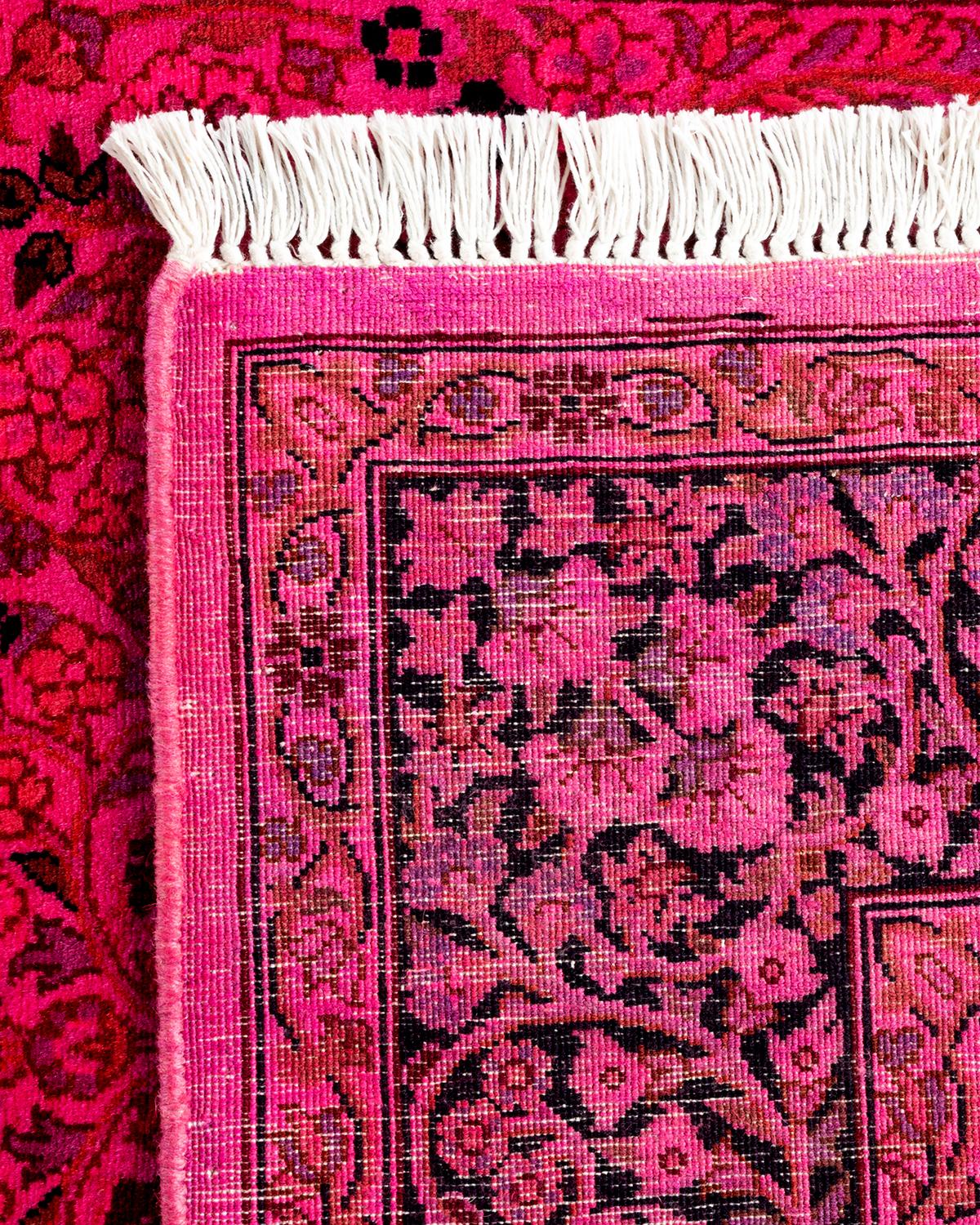 Contemporary Overdyed Hand Knotted Wool Pink Area Rug (21. Jahrhundert und zeitgenössisch) im Angebot