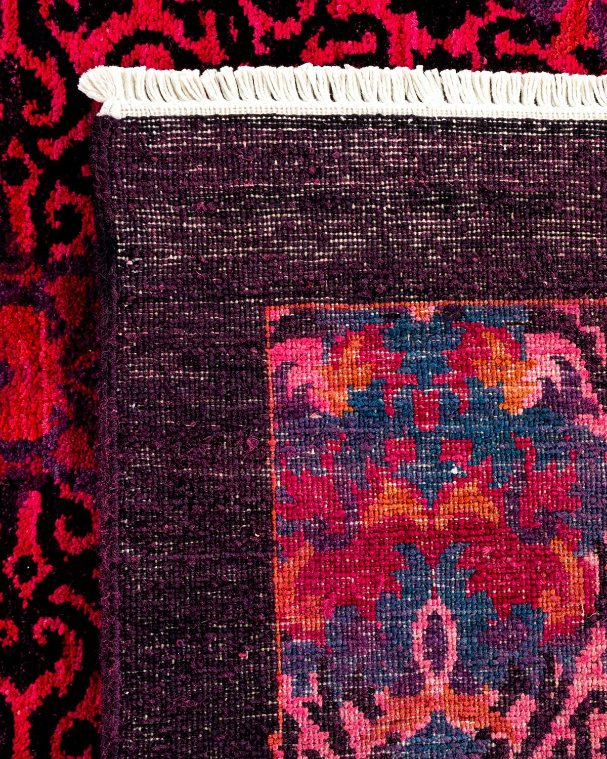 Contemporary Overdyed Hand Knotted Wool Pink Area Rug (21. Jahrhundert und zeitgenössisch) im Angebot