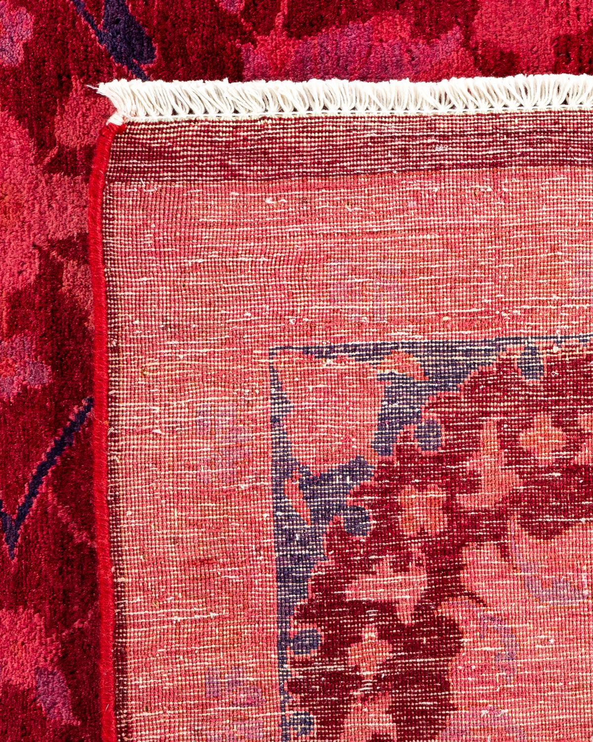 Contemporary Overdyed Hand Knotted Wool Pink Area Rug (21. Jahrhundert und zeitgenössisch) im Angebot