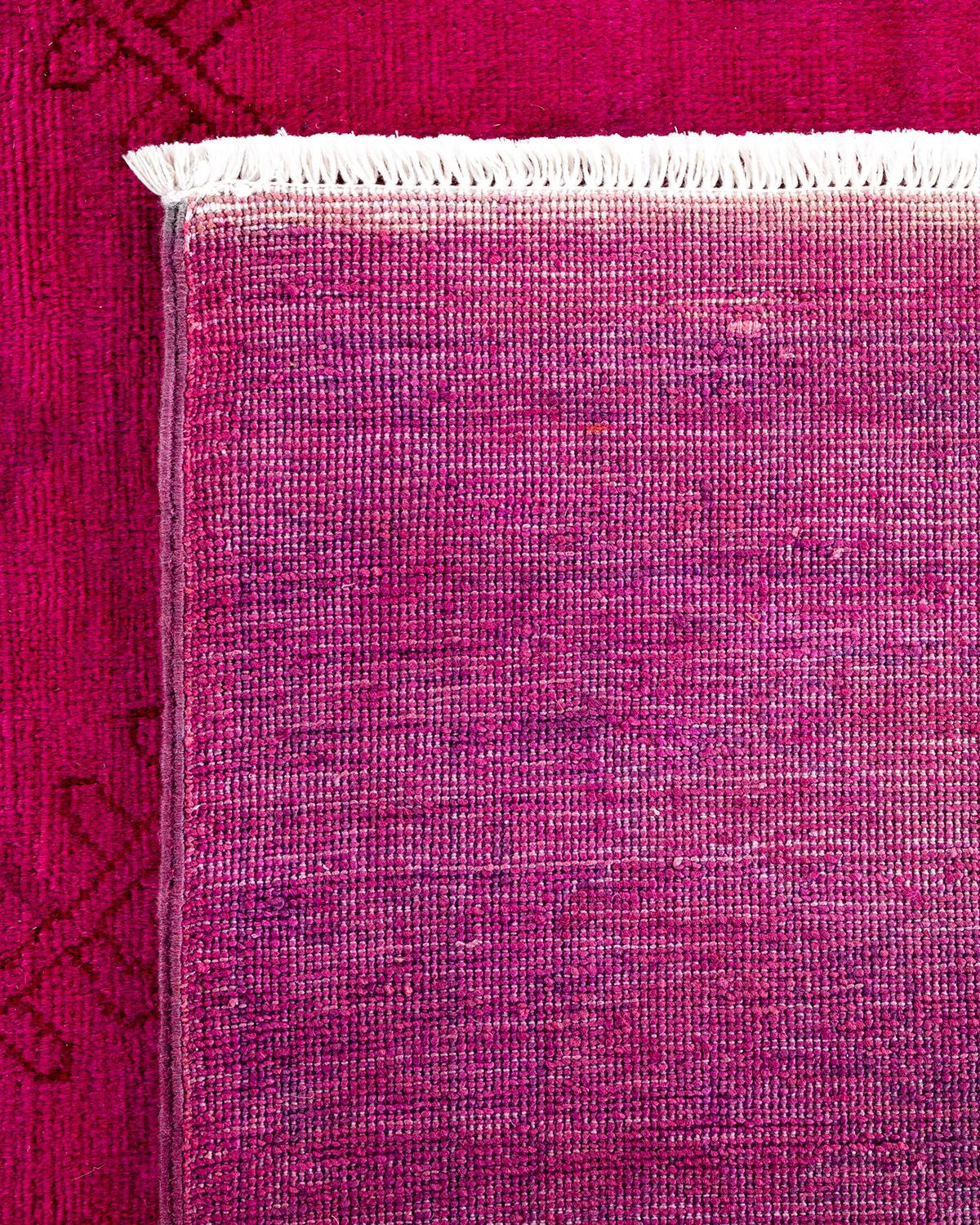 Contemporary Overdyed Hand Knotted Wool Pink Area Rug (21. Jahrhundert und zeitgenössisch) im Angebot