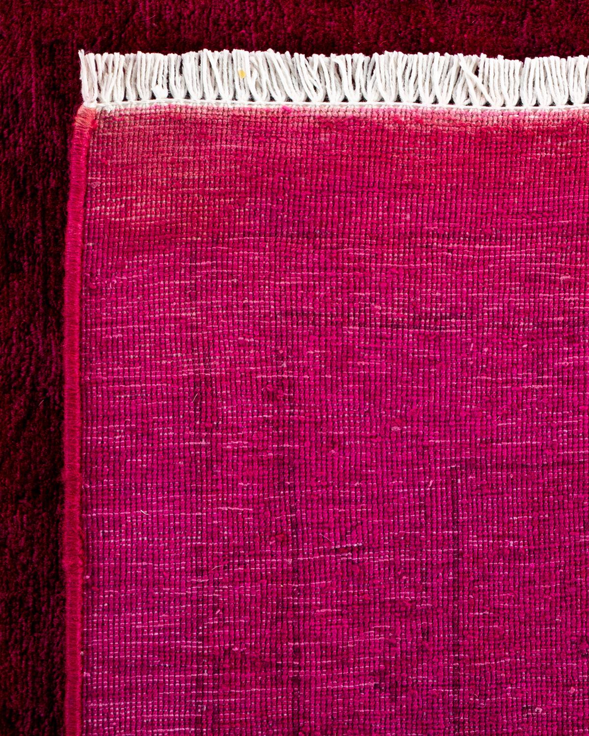 Contemporary Overdyed Hand Knotted Wool Pink Area Rug (21. Jahrhundert und zeitgenössisch) im Angebot