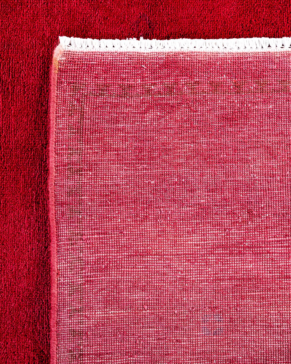 Contemporary Overdyed Hand Knotted Wool Pink Area Rug (21. Jahrhundert und zeitgenössisch) im Angebot