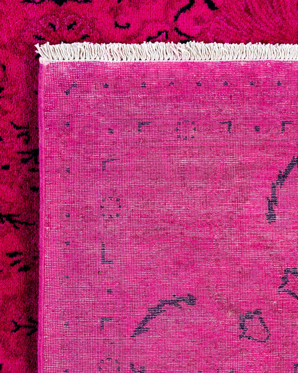 Contemporary Overdyed Hand Knotted Wool Pink Area Rug (21. Jahrhundert und zeitgenössisch) im Angebot